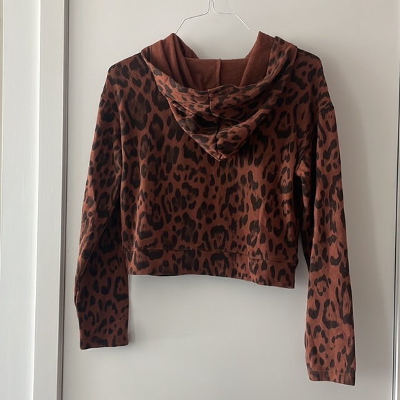 Cropped Leopard Hoodie - Picture 6 of 6
